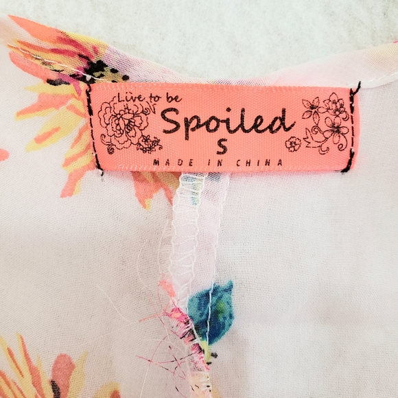 LIVE TO BE SPOILED FLORAL KIMONO SIZE SMALL - Picture 4 of 7